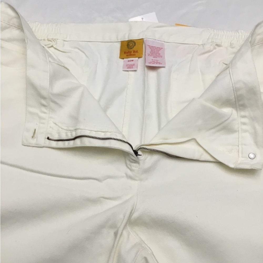Ruby Rd. Women's Cropped Cream Jeans - Picture 12 of 16